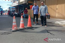 Akses Jalan Pelantar II Tanjungpinang ditutup akibat amblas