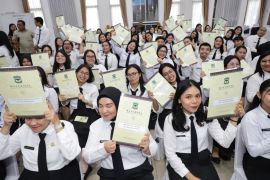 Wali Kota Pematangsiantar serahkan 69 SK CPNS tenaga kesehatan