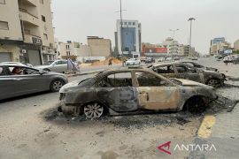 Protes Meletus di Tripoli, Pejabat Senior Undur Diri