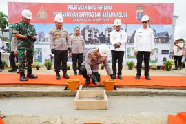 Hadiri ground breaking asrama Polresta Samarinda, Kapolri bagikan sumur bor dan sembako