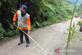 Jalan lintas OKU Selatan amblas 51 meter, BPBD lakukan pengamanan