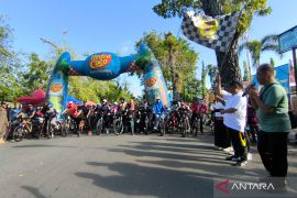 Bupati HST lepas ribuan pesepeda fun bike promosikan gaya hidup sehat