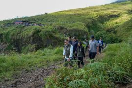 Gunung Rinjani jadi percontohan taman nasional nol sampah