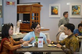Swiss-Belinn Tunjungan hadirkan pameran lukisan dan sajian kuliner Jawa