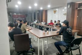Polisi mediasi konflik antara warga dan debt collectors di Kebon Jeruk