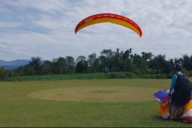 Siapkan atlet berprestasi, Lanud Sutan Sjahrir gelar jambore paralayang