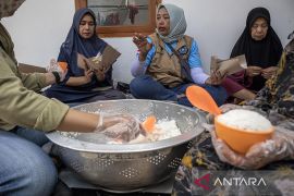 Dapur umum bencana tanah longsor di Lembang