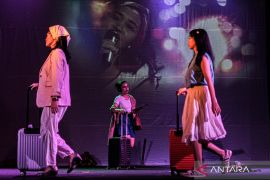 Pementasan teater Passompe di Kendari Page 3 Small