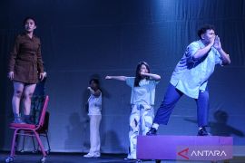 Pementasan teater Passompe di Kendari Page 2 Small