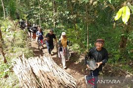 Melihat cara budayawan Banyumas merawat kelestarian Gunung Slamet