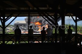 Kebakaran pabrik karet di Padang Page 3 Small