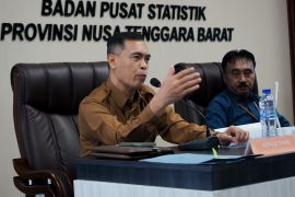 Terpopuler: Ekonomi NTB minus 1,47 persen, dapur MBG hingga God Bless siap ramaikan laga kandang