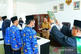 Pemkot Padang Panjang lantik PNS dan CPNS STTD