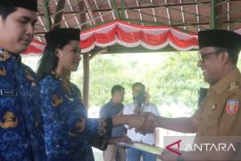 Pemkab Maluku Tengah serahkan 232 SK pada PNS baru formasi 2024