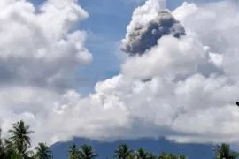 PGA:  Gunung Ibu di Halmahera Barat erupsi Senin pagi