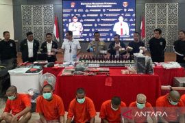 Polres Kotabaru bekuk empat tersangka pencurian dengan pemberatan
