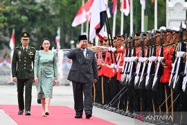 President welcomed with honor guard ceremony in Bangkok