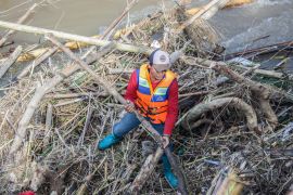 Pemkot Kediri bersihkan pilar Jembatan Lama dari tumpukan sampah