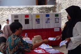 KPU Pesawaran: Daerah kepulauan terima logistik PSU terlebih dahulu