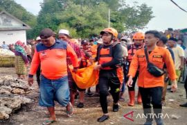 BPBD Sampang cari warga hilang tercebur sungai