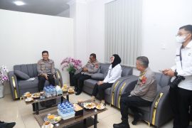 Polda Kepri dan Kemenko Kumham perkuat koordinasi layanan WNA