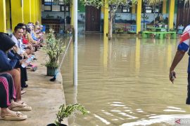 Disdik Bulungan masih liburkan puluhan sekolah karena banjir