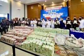 TNI AL musnahkan 2 ton sabu dan kokain di Batam