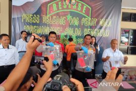 Dua warga Mukomuko ditangkap karena timbun 334 liter pertalite subsidi