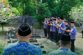 Bupati Batanghari kunjungi makam pahlawan peringati HKN