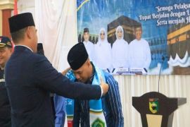 Bupati Tanah Laut lepas jamaah calon haji