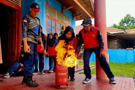 Pemkab Natuna tingkatkan kemampuan para petugas pemadam kebakaran