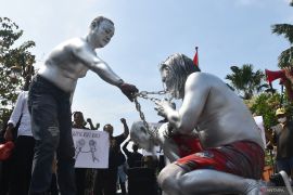 Aksi demo Hari Kebangkitan Nasional di Madiun
