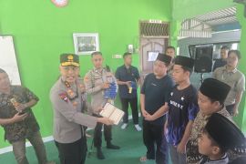 Kapolda Babel berbagi Al Quran kepada dua panti asuhan di Pangkalpinang