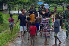 Satgas Yonif 141/AYJP melaksanakan patroli sambang warga di Kimaam-Papua