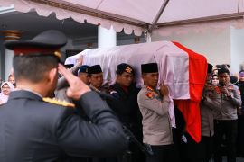 Komjen (Purn) Jusuf  Manggabarani dimakamkan di TMK Polri Cikeas