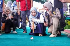 Ketua TP Posyandu Kalsel antusias main balogo