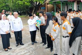 Pemprov Kalbar luncurkan bantuan beasiswa bagi siswa sekolah swasta