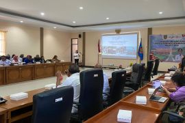 OJK Maluku  luncurkan Bulan Literasi Keuangan 2025 di Masohi