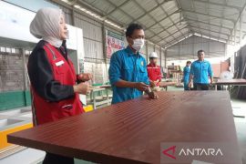 Usaha pintu kayu rekayasa Bantul dukung program pelestarian lingkungan