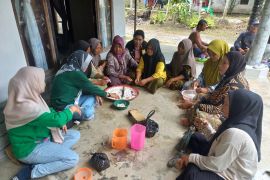 Lembaga Gemawan dorong pemberdayaan perempuan melalui produk turunan kelapa