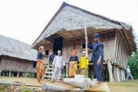 PT Timah hadirkan layanan kesehatan gratis, beasiswa hingga pelestarian adat demi kesejahteraan masyarakat