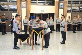 Polri laksanakan upacara kenaikan pangkat untuk 49 perwira tinggi