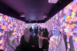 Pengunjung nikmati pameran imersif di Konser Rossa "Here I Am"