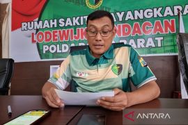 Tim DVI Polda Papua Barat identifikasi 8 jenazah korban banjir Pegaf