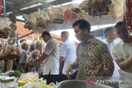 Wapres Gibran  tinjau kondisi Pasar Baru Indramayu