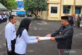 Bupati HST serahkan 235 SK CPNS dan PPPK formasi tahun 2024