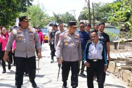 Kapolda Kaltara Sambangi Warga Terdampak Banjir di Desa Penjalin