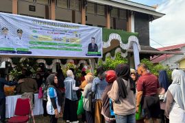 Warga Pontianak Kota serbu pasar murah jelang Idul Adha