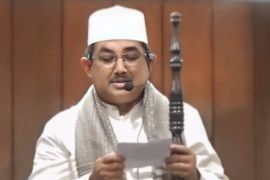 Jadi Imam dan Khatib Jumat, Bupati Anwar Sadat ajak jamaah doakan Calon Haji Asal Jambi