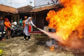 Pemkot Pekalongan-SKB latih  warga mitigasi bencana